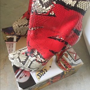 Fabulous boots .....with the box and bag!